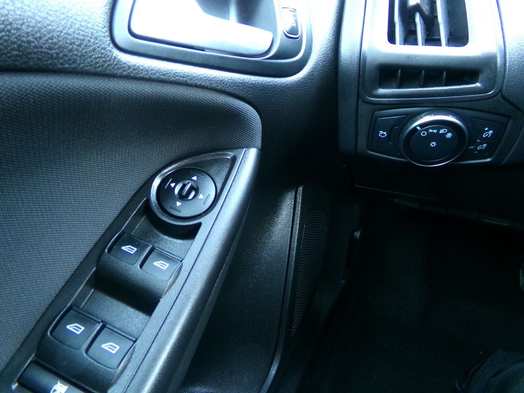 2018 Ford Focus Image 13