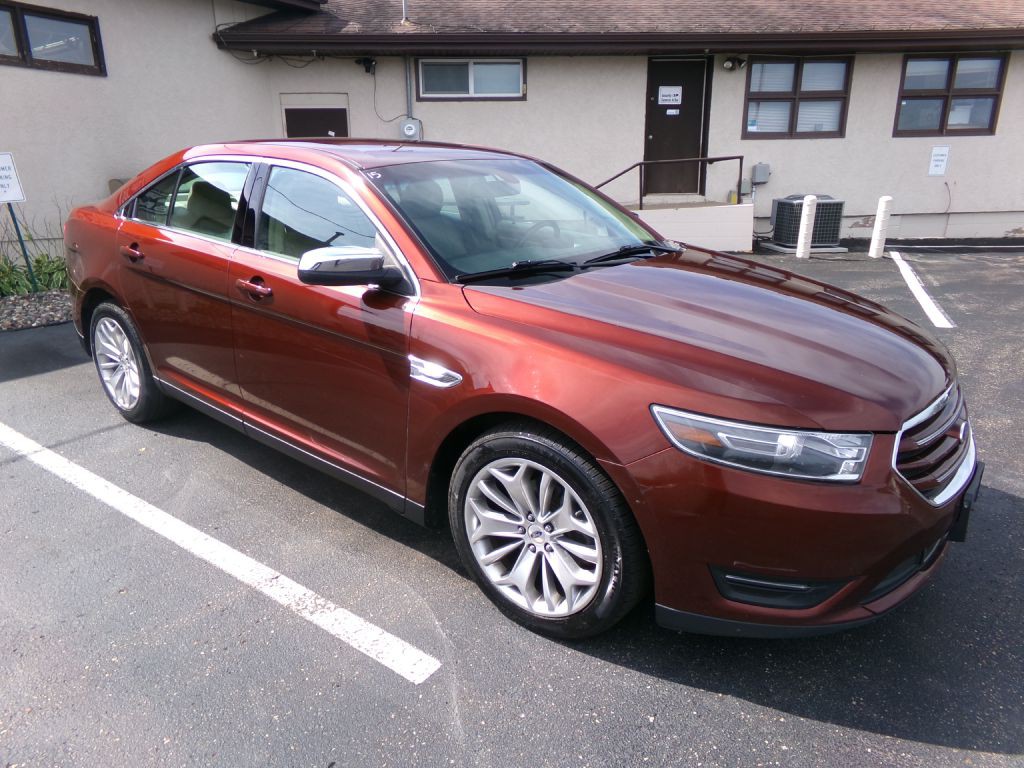 2015 Ford Taurus Image 1