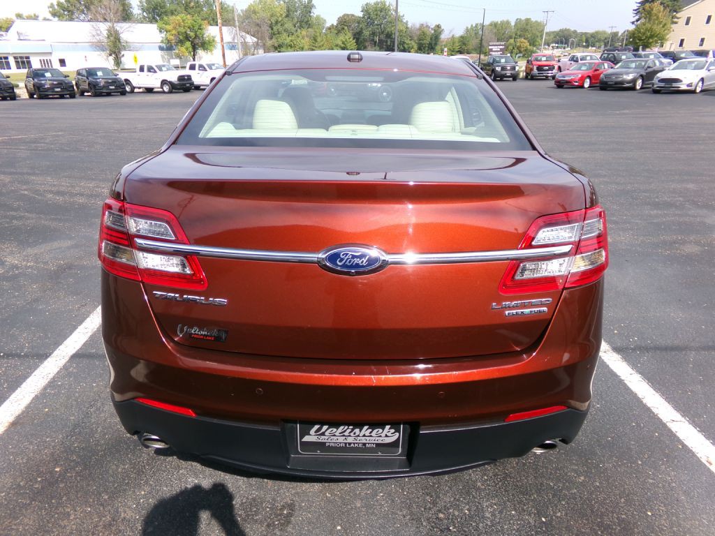 2015 Ford Taurus Image 4