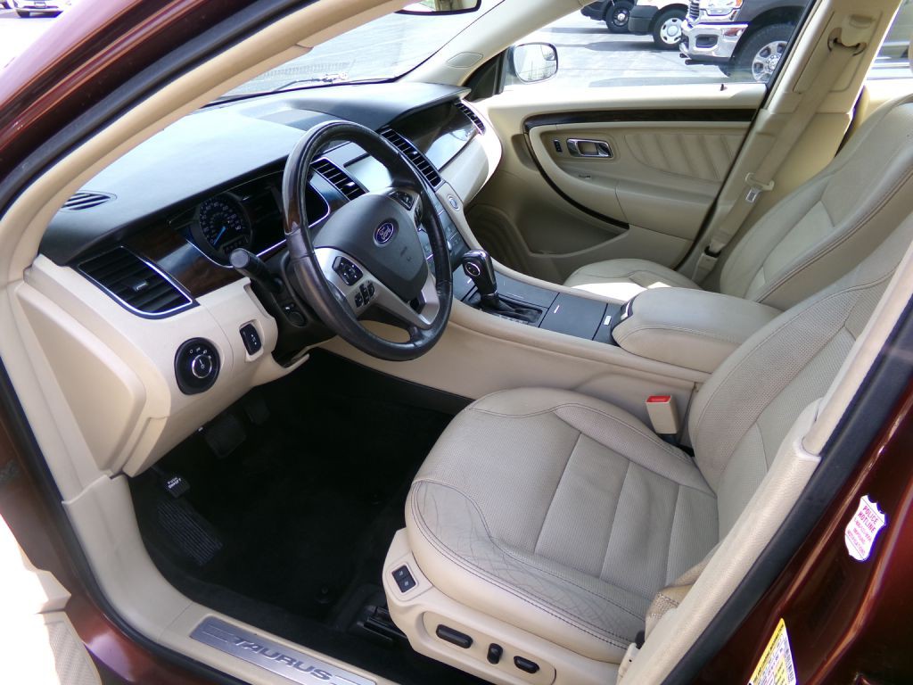2015 Ford Taurus Image 9