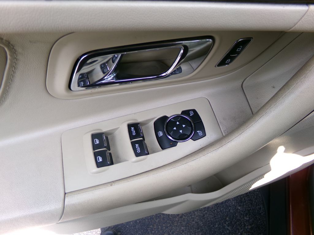 2015 Ford Taurus Image 10