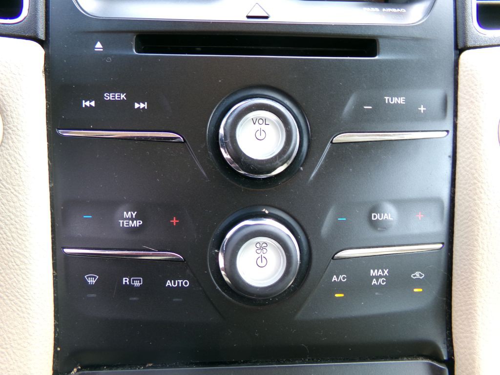 2015 Ford Taurus Image 14