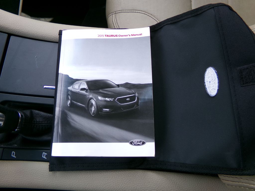 2015 Ford Taurus Image 21