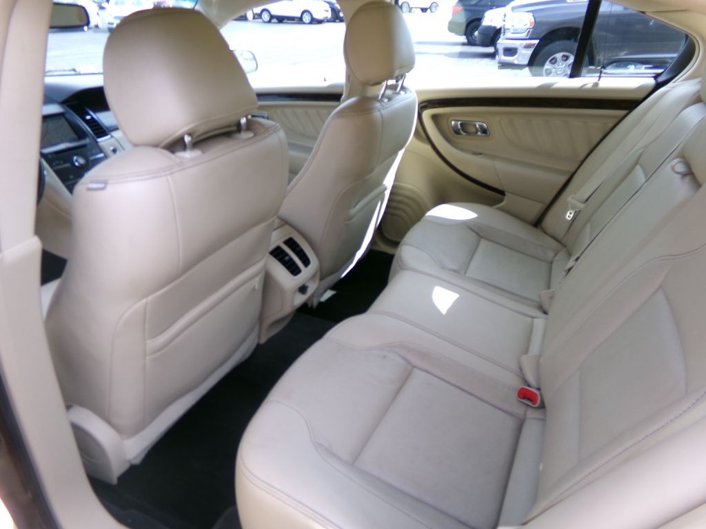 2015 Ford Taurus Image 22