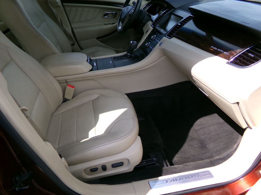 2015 Ford Taurus Image 25