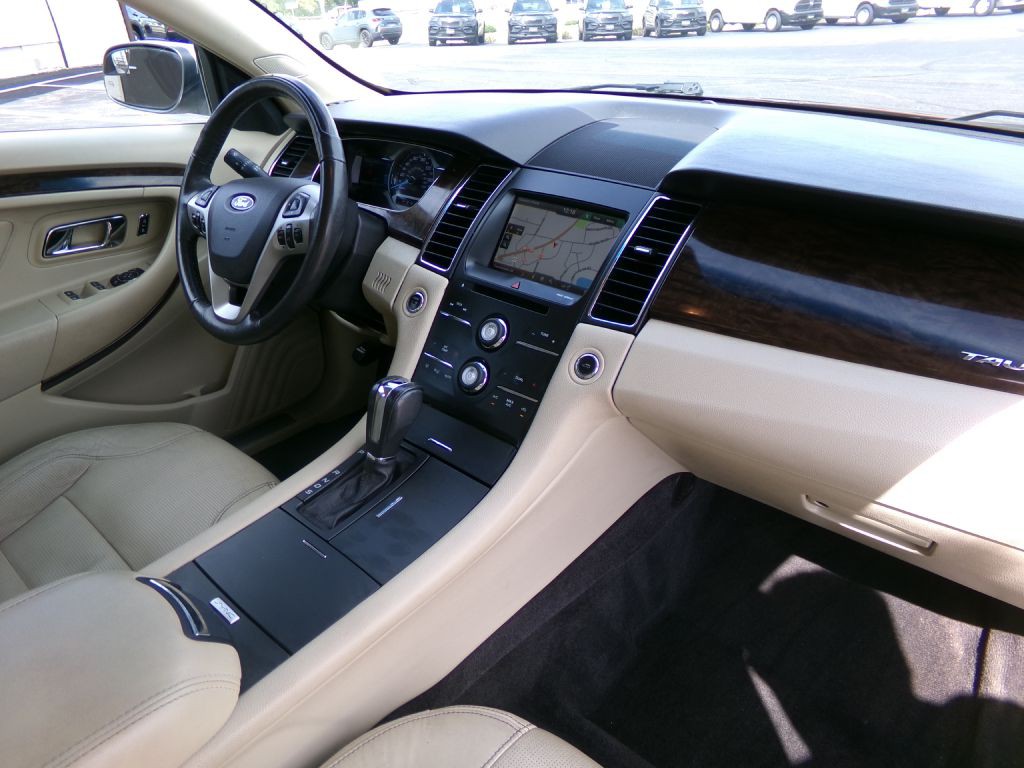 2015 Ford Taurus Image 28