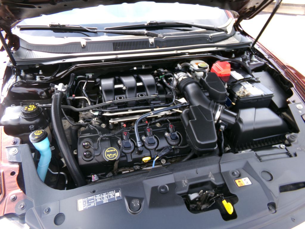 2015 Ford Taurus Image 32