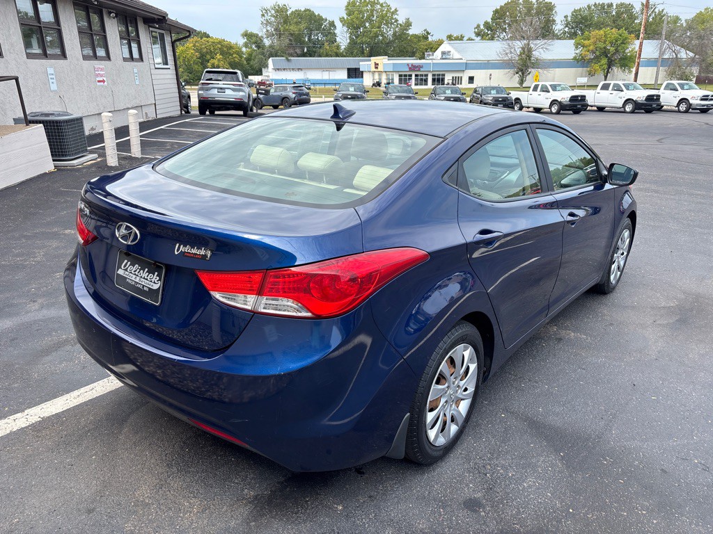 2013 Hyundai Elantra Image 3