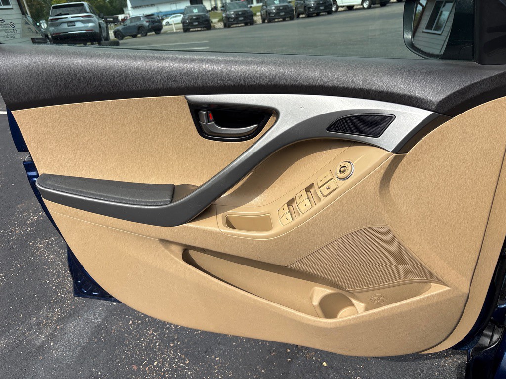 2013 Hyundai Elantra Image 9