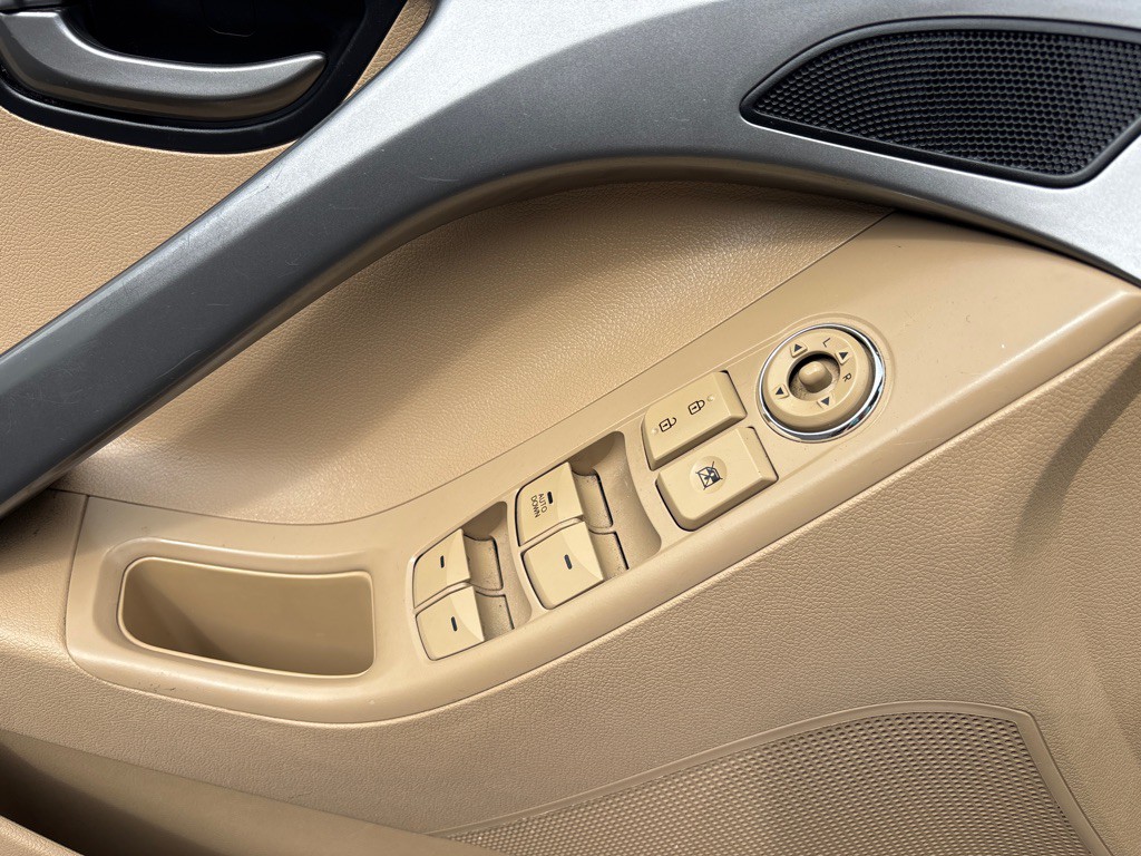 2013 Hyundai Elantra Image 10