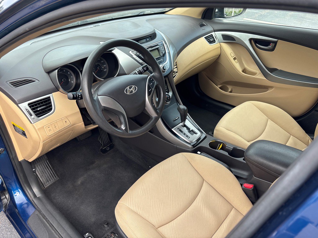 2013 Hyundai Elantra Image 12