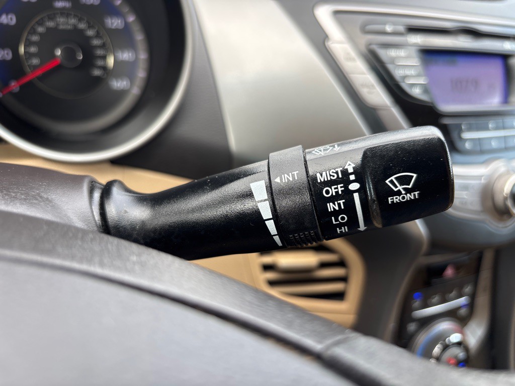 2013 Hyundai Elantra Image 16