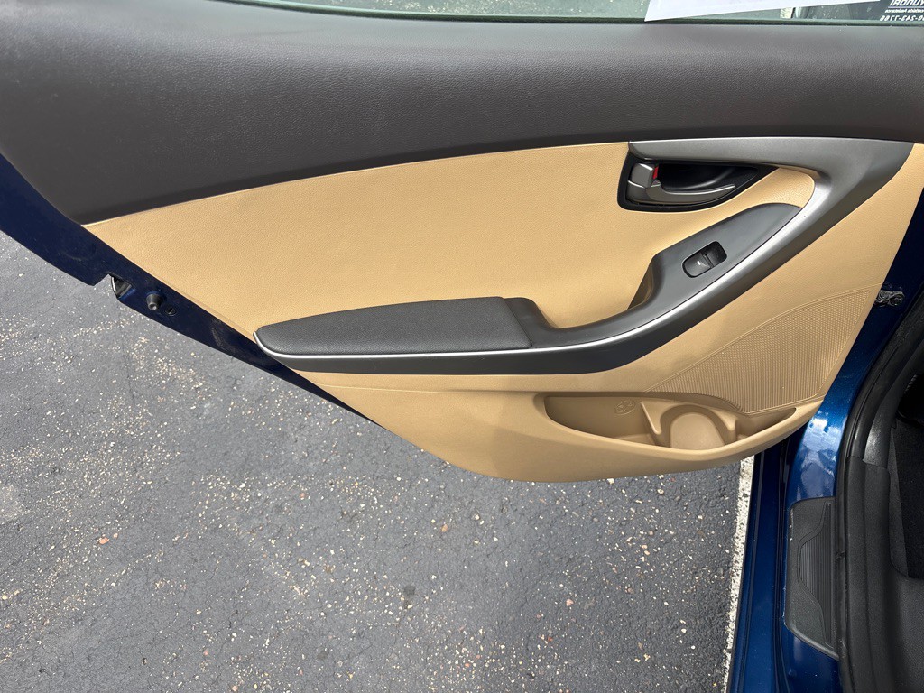 2013 Hyundai Elantra Image 23