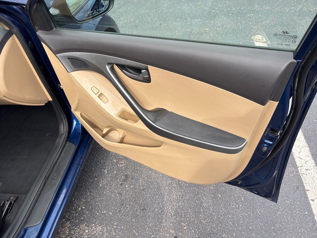 2013 Hyundai Elantra Image 27