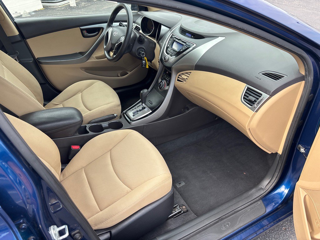 2013 Hyundai Elantra Image 28
