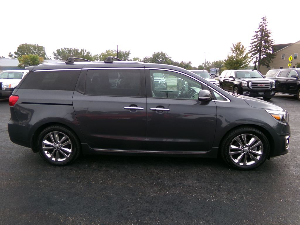 2016 Kia Sedona Image 2