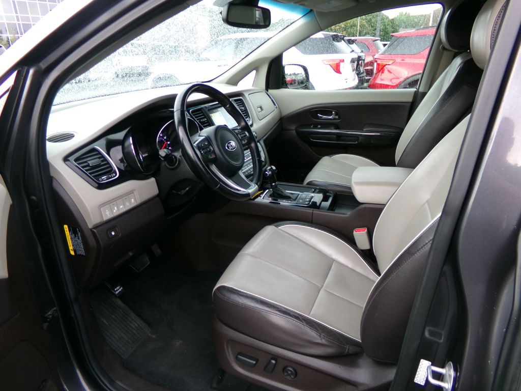 2016 Kia Sedona Image 11