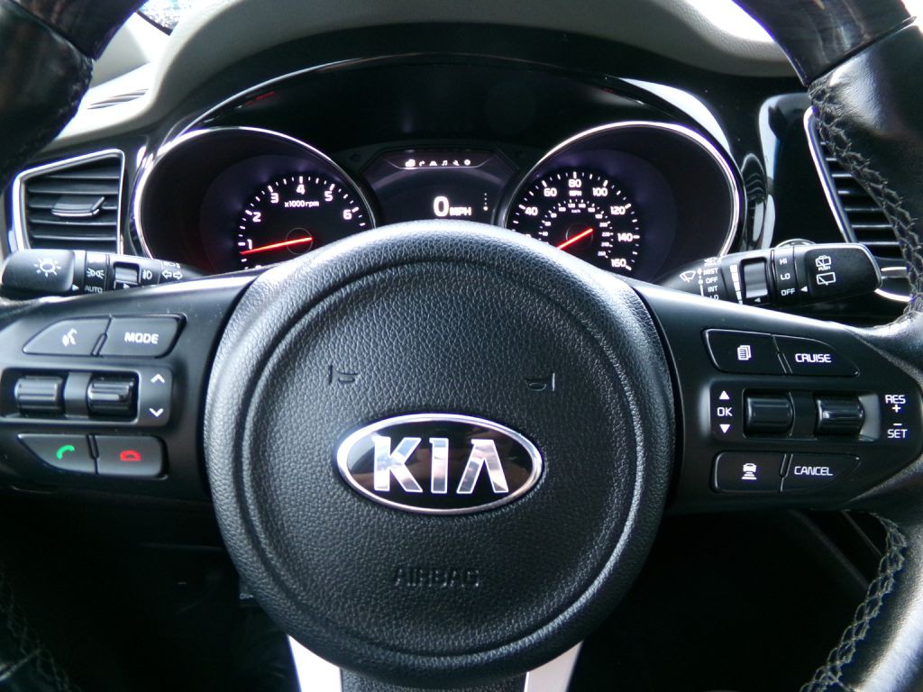 2016 Kia Sedona Image 17
