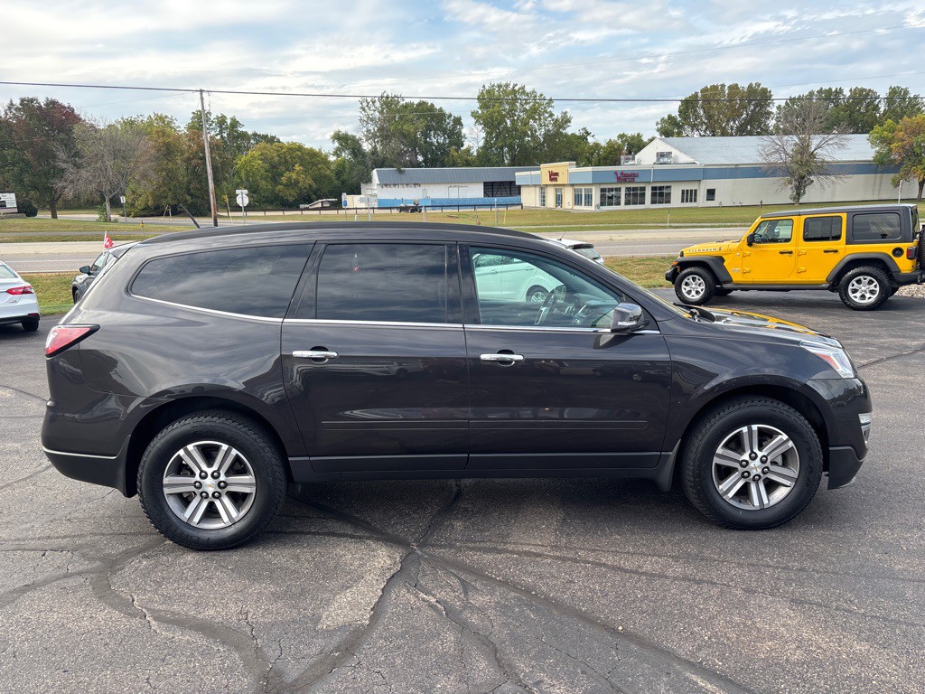 2017 Chevrolet Traverse Image 2