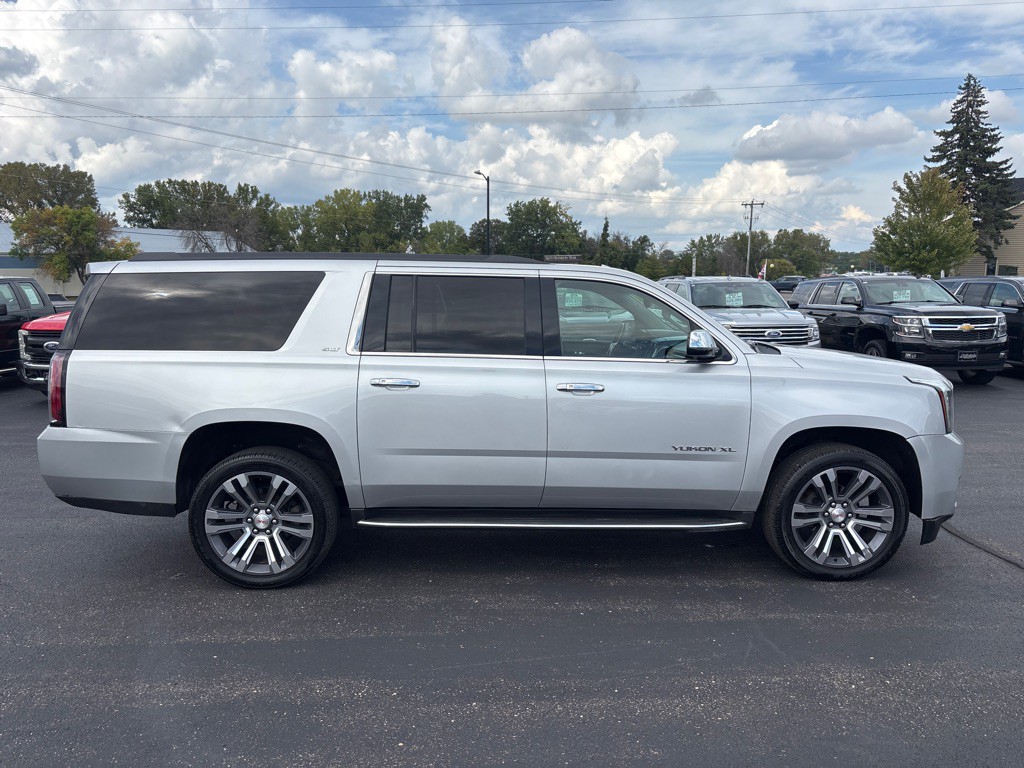 2017 GMC Yukon Image 2