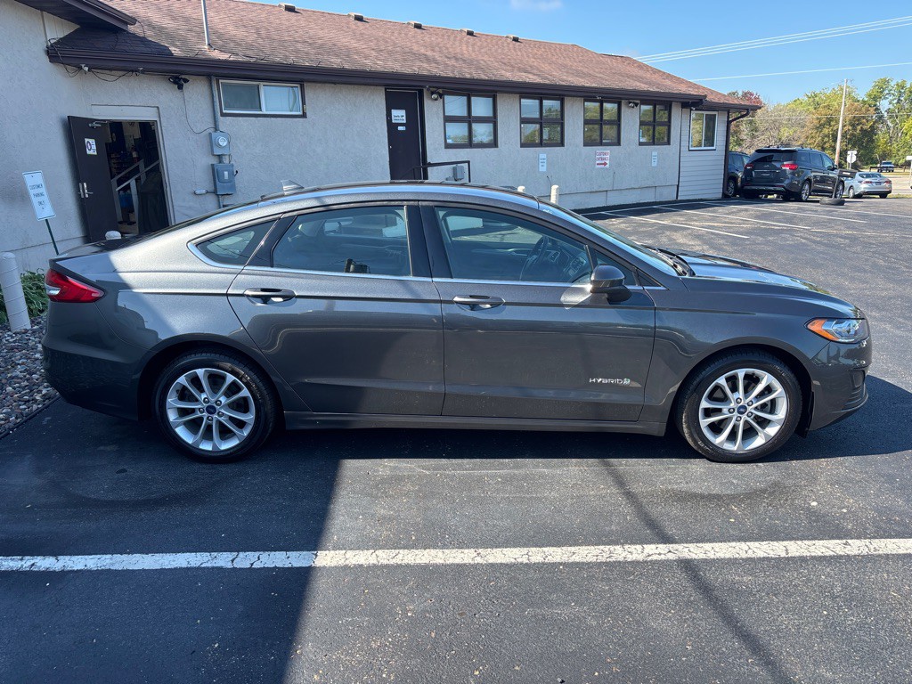 2019 Ford Fusion Image 2