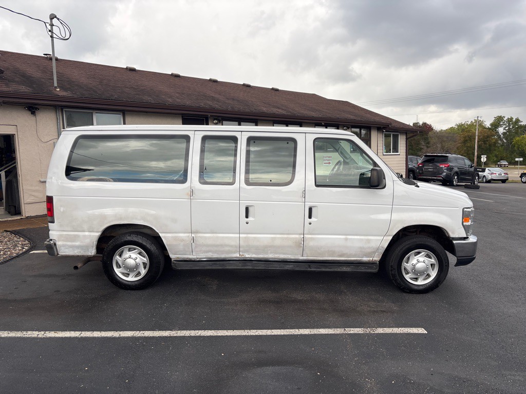 2012 Ford Econoline Image 2