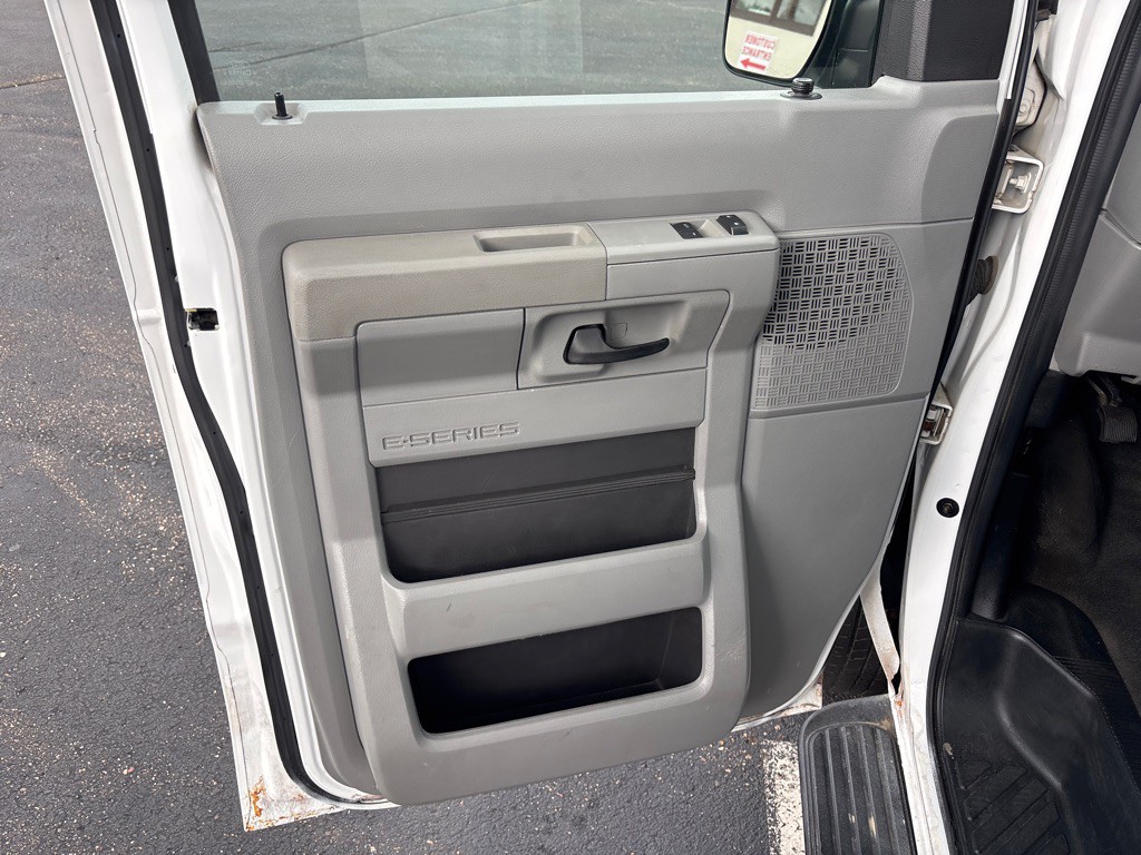 2012 Ford Econoline Image 9