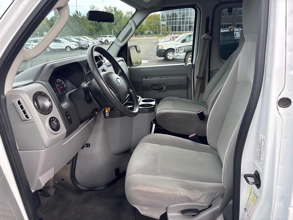 2012 Ford Econoline Image 10