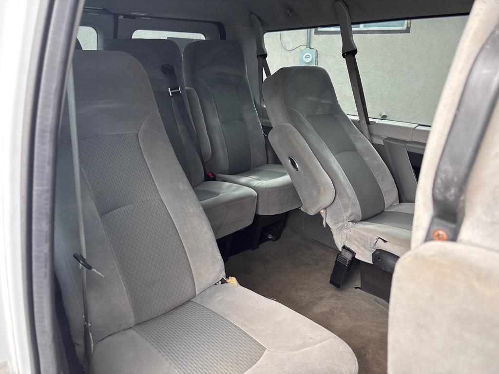 2012 Ford Econoline Image 20