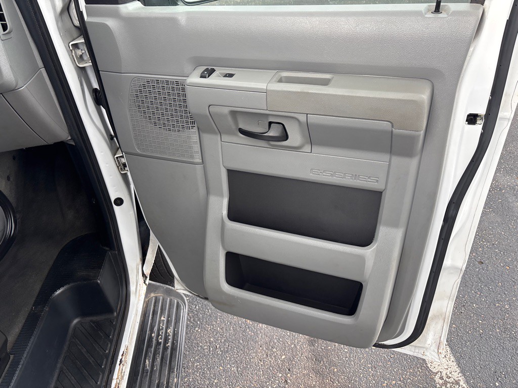 2012 Ford Econoline Image 21
