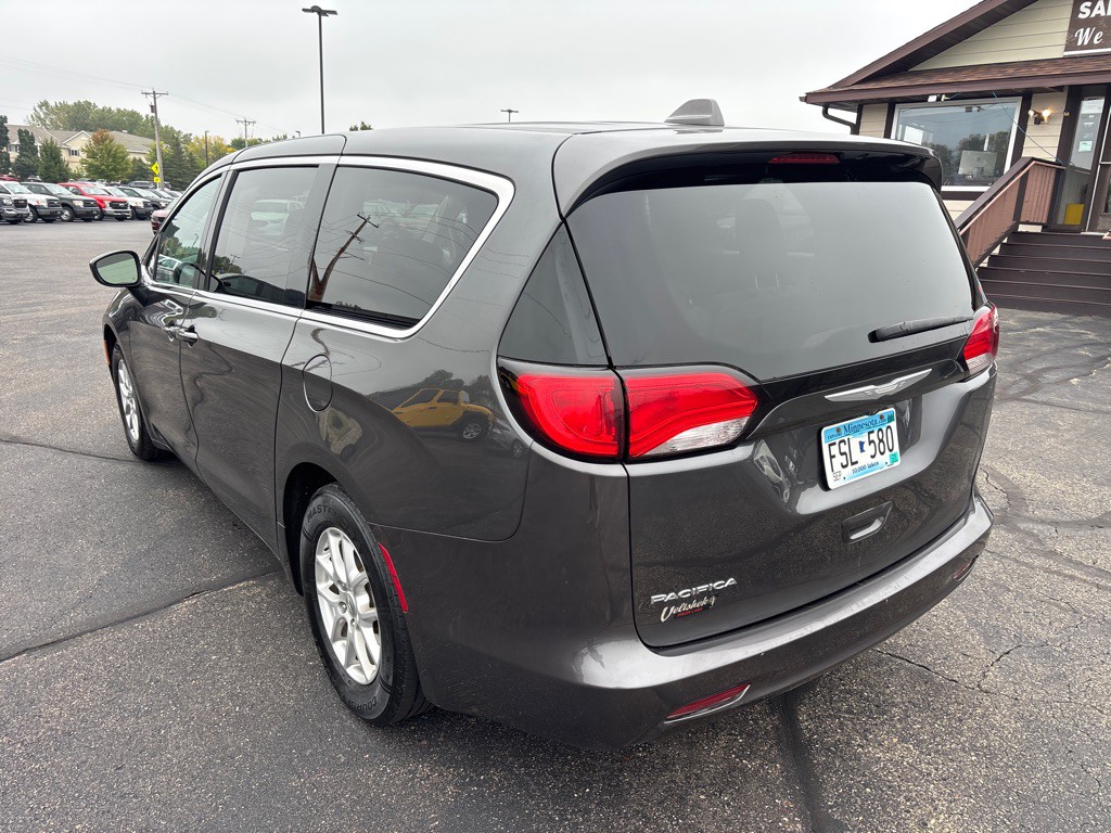 2017 Chrysler Pacifica Image 5