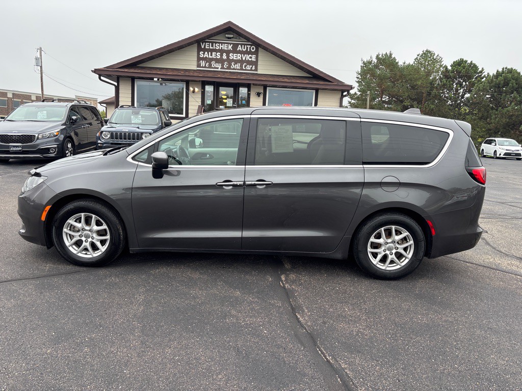 2017 Chrysler Pacifica Image 6