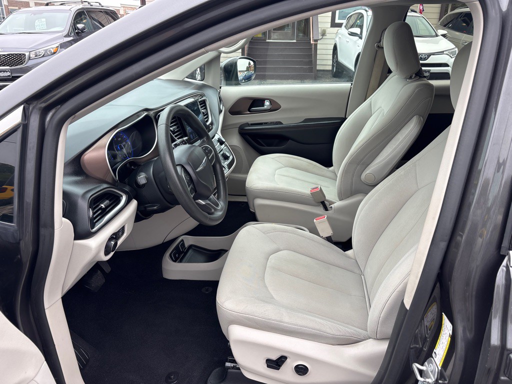 2017 Chrysler Pacifica Image 12