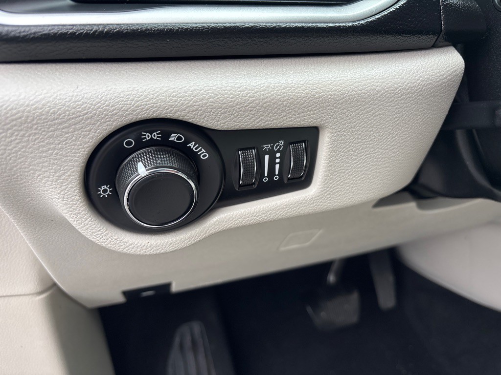 2017 Chrysler Pacifica Image 14