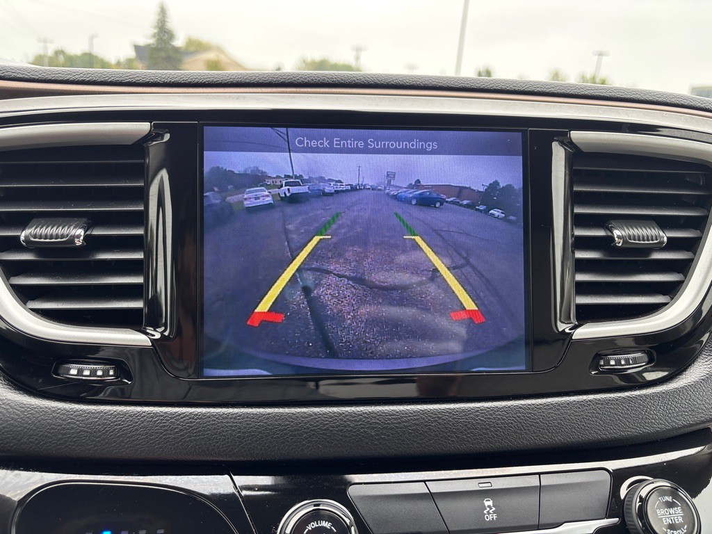 2017 Chrysler Pacifica Image 18