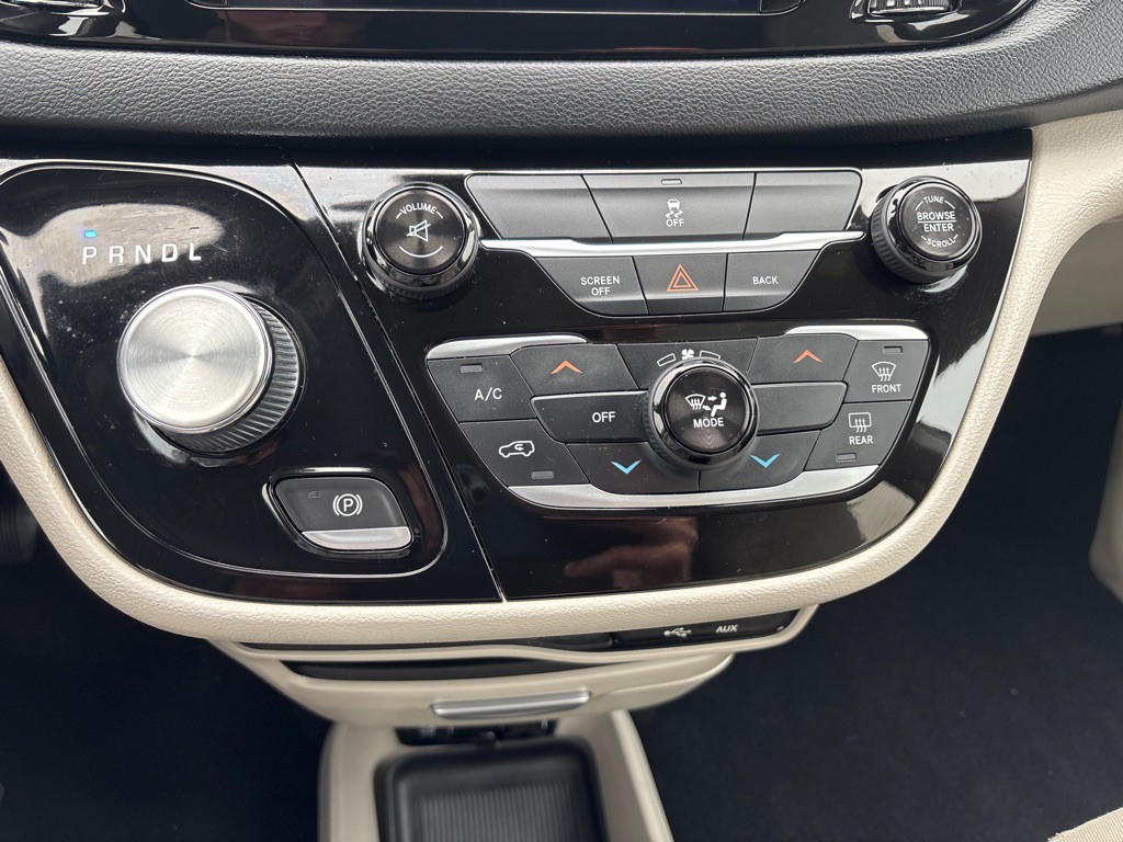 2017 Chrysler Pacifica Image 21