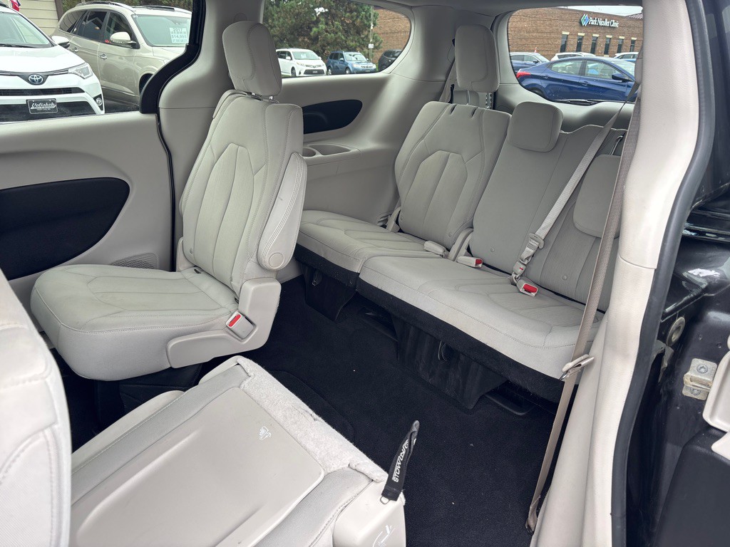 2017 Chrysler Pacifica Image 27