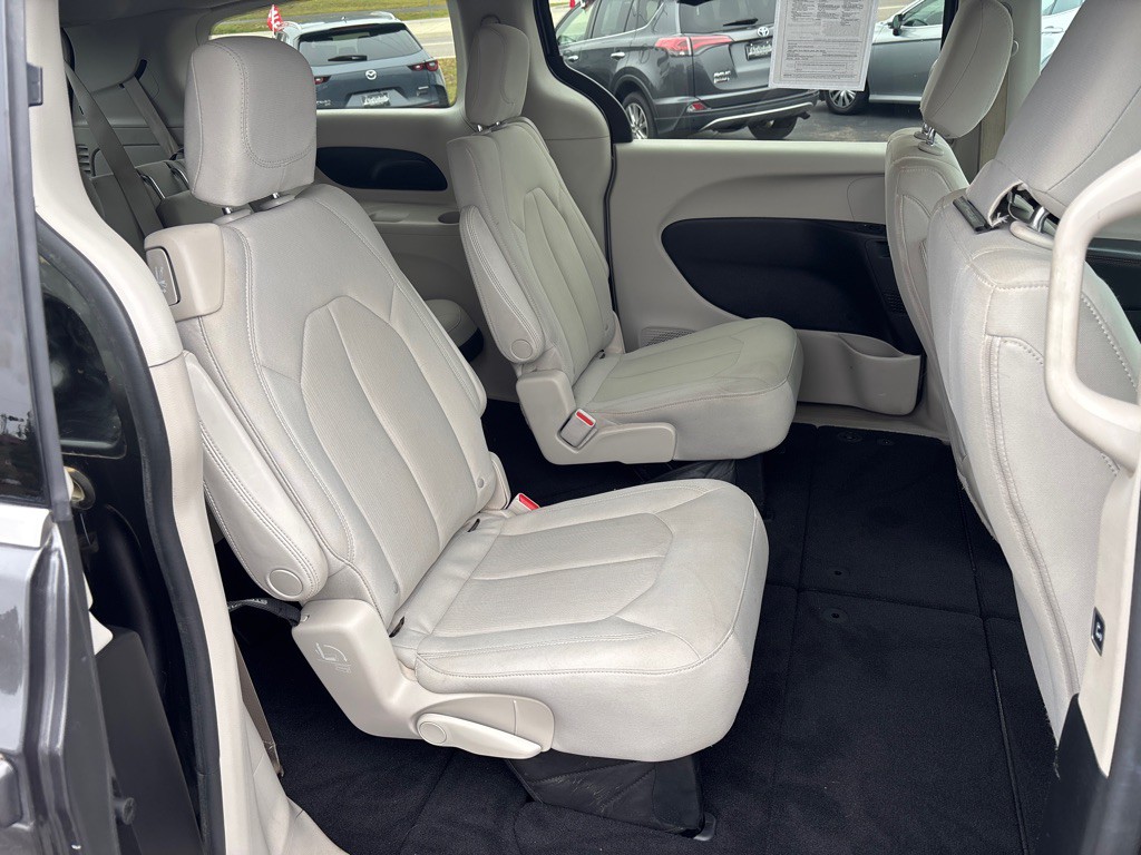 2017 Chrysler Pacifica Image 31