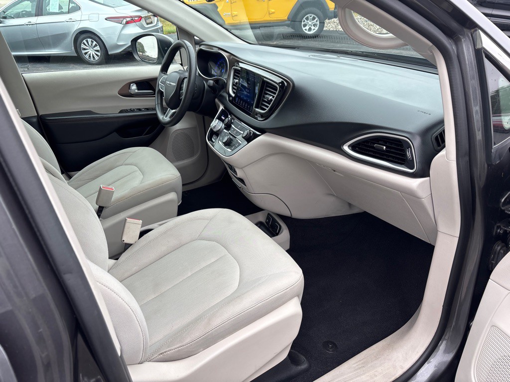 2017 Chrysler Pacifica Image 33
