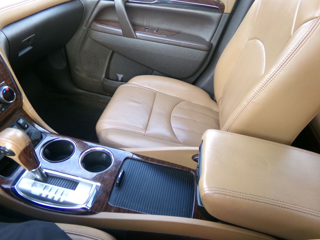 2017 Buick Enclave Image 32