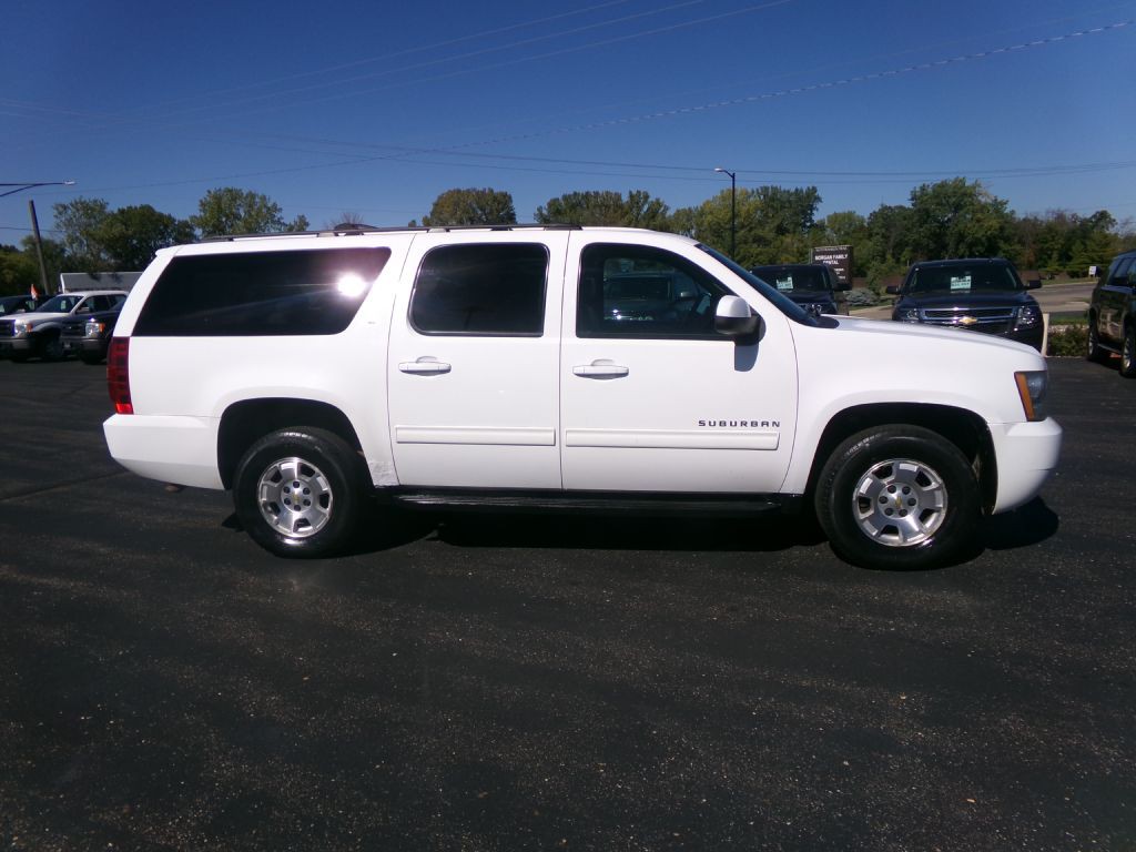 2012 Chevrolet Suburban Image 2