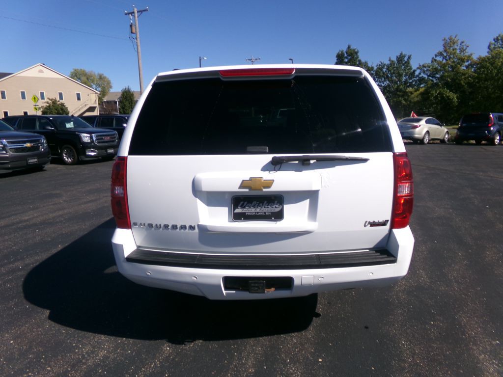 2012 Chevrolet Suburban Image 5