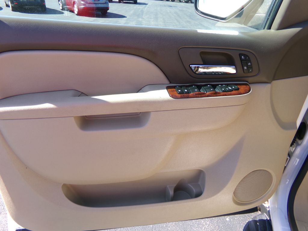 2012 Chevrolet Suburban Image 11