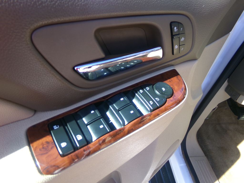 2012 Chevrolet Suburban Image 12