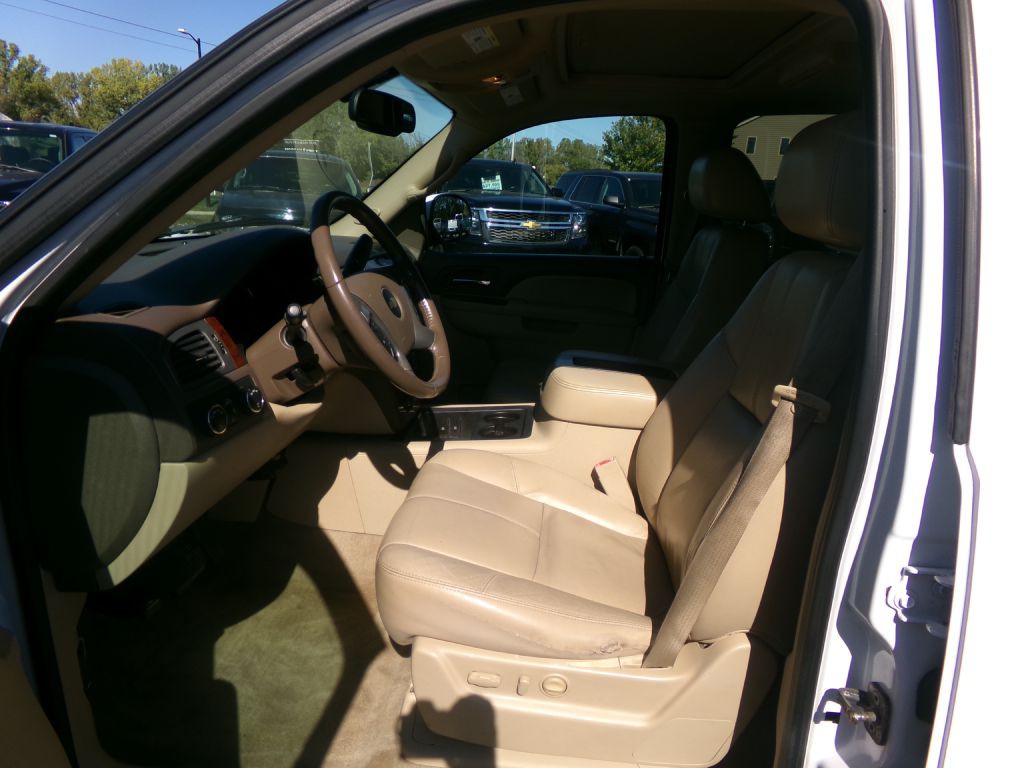 2012 Chevrolet Suburban Image 14