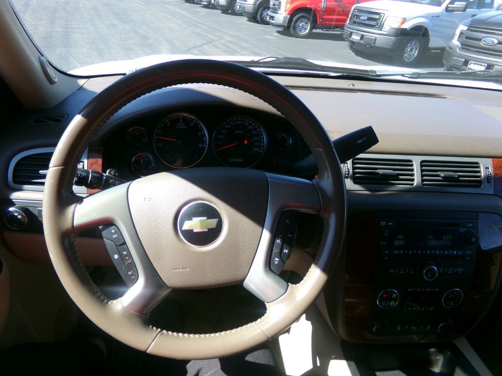 2012 Chevrolet Suburban Image 18