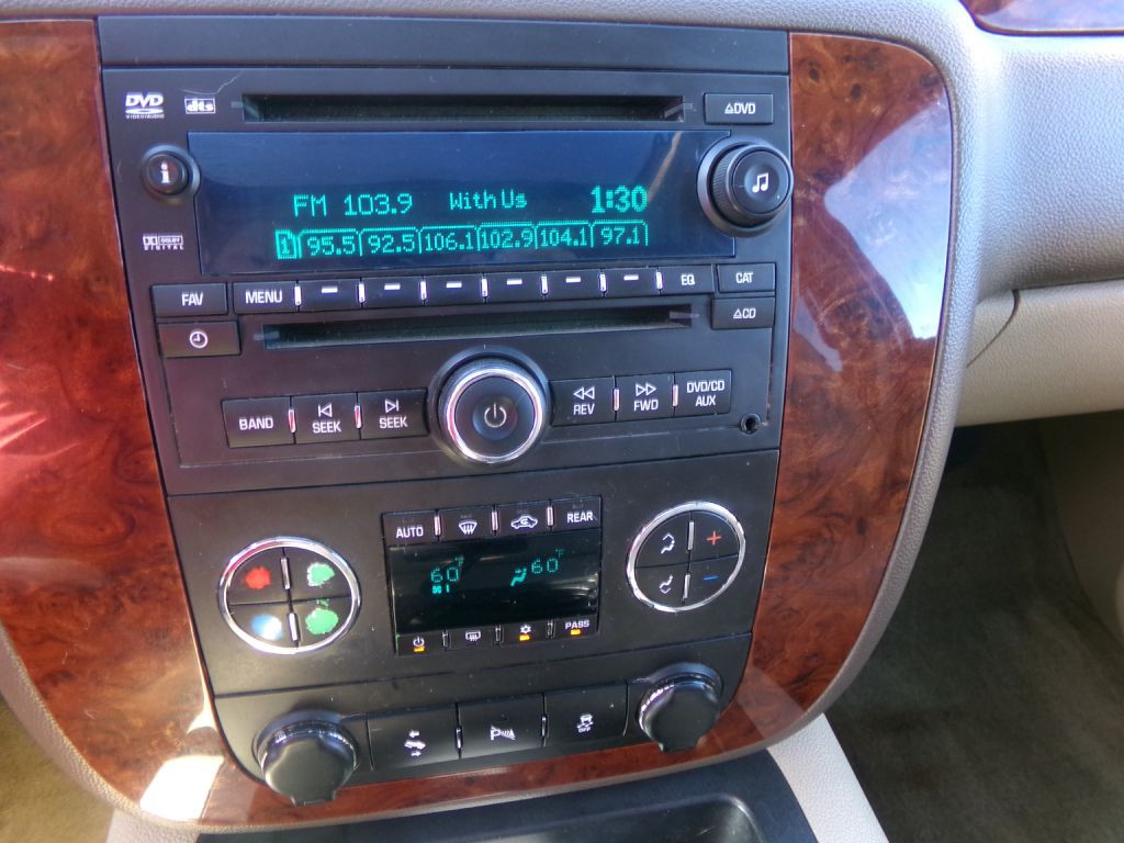 2012 Chevrolet Suburban Image 23