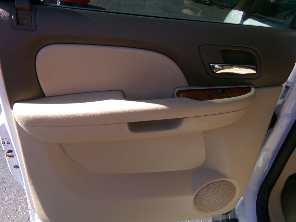 2012 Chevrolet Suburban Image 32