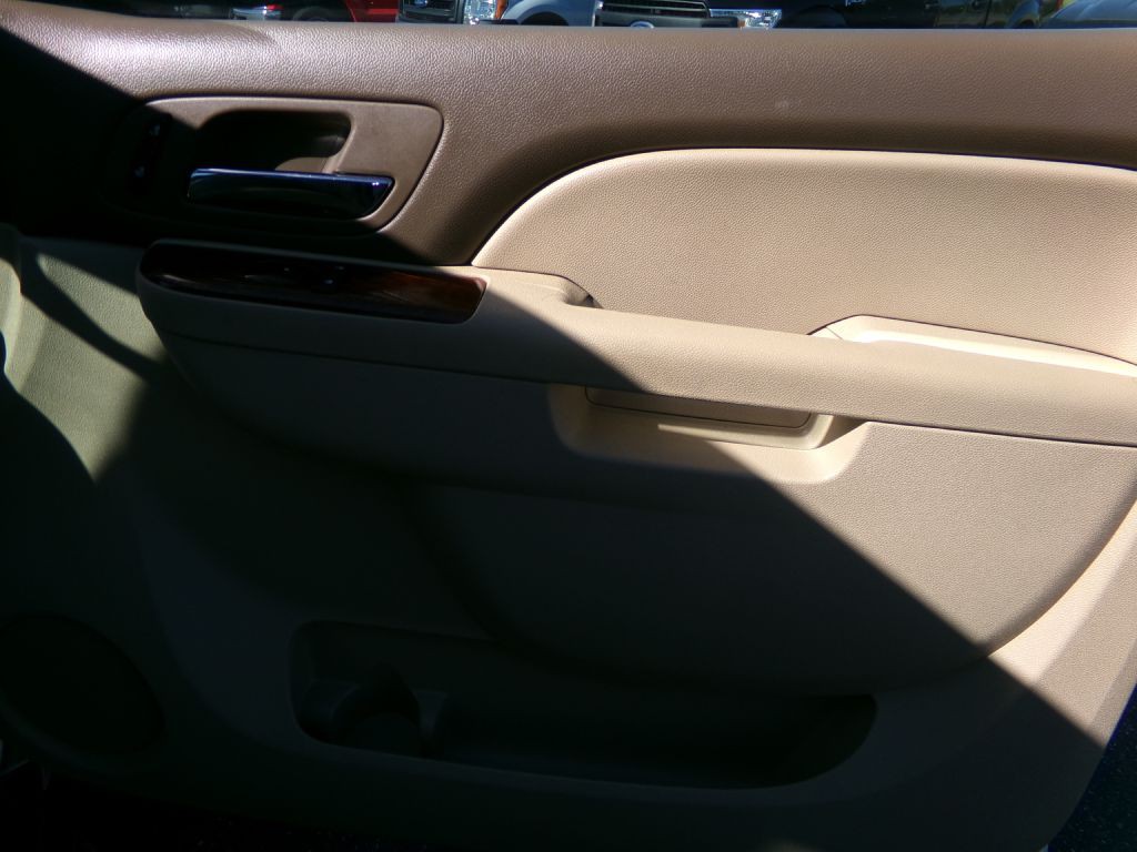 2012 Chevrolet Suburban Image 39