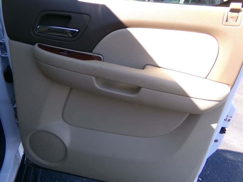 2012 Chevrolet Suburban Image 46